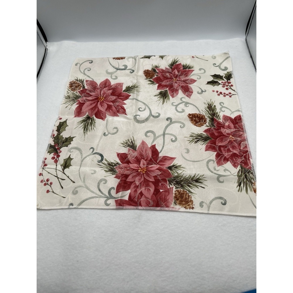 Christmas Holiday Time Poinsetta Filgree Napkin Set of 4‎
